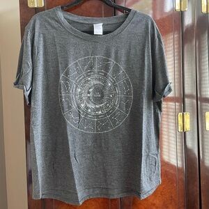 NWOT Stars Above Astrological Gray Tee - Size xxl